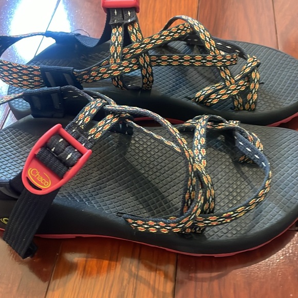 Chaco size 8 women’s Z2 cloud cushioned sandal. Like new- worn 2x. - Picture 6 of 7